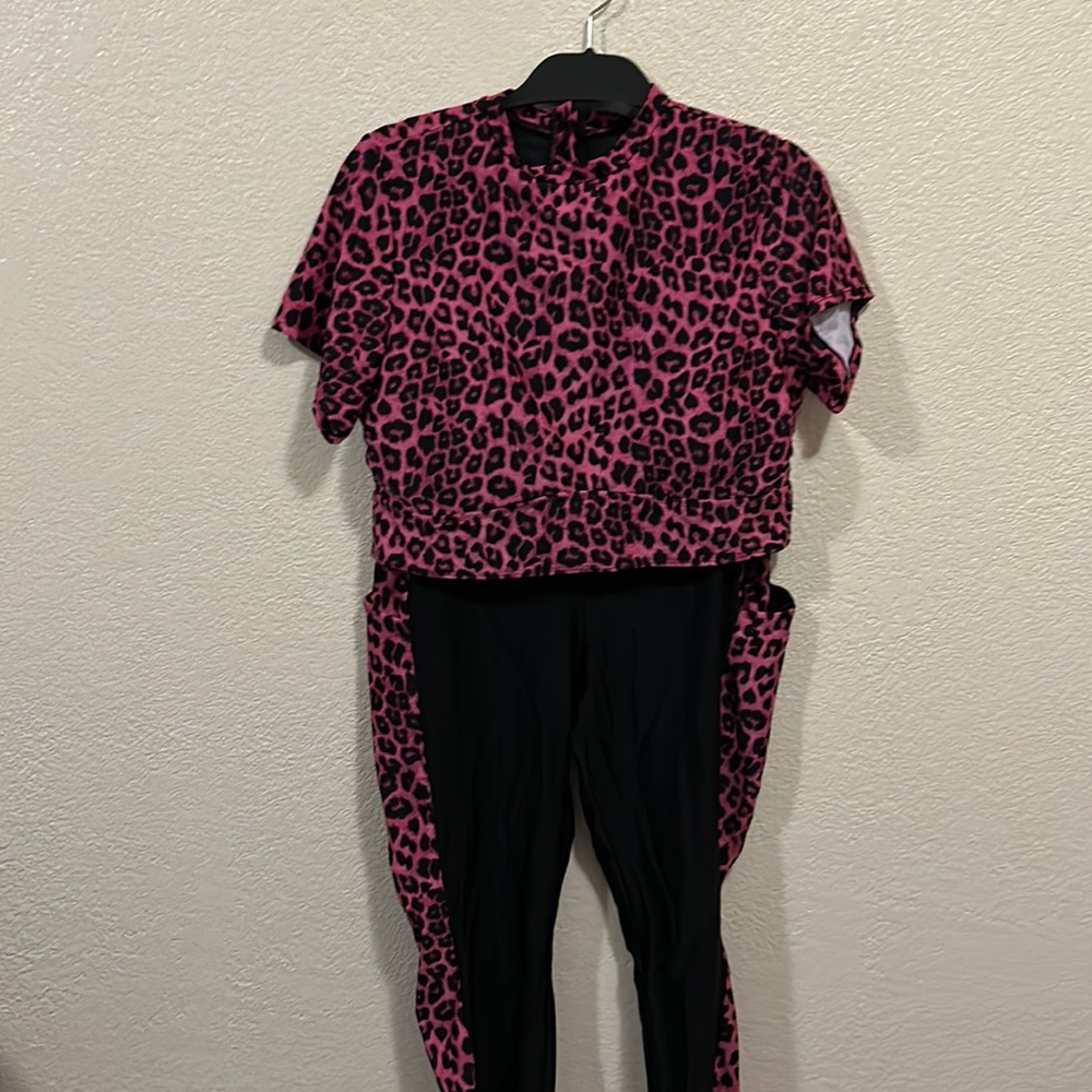 Torrid size 1 (US size 1X) Swim Crop Top & Capri Pant Black/Pink Animal print